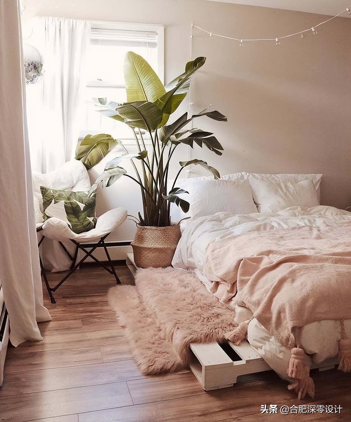 我打定主意，不在床架上花一分钱，找几块木头往下一垫，照样实用