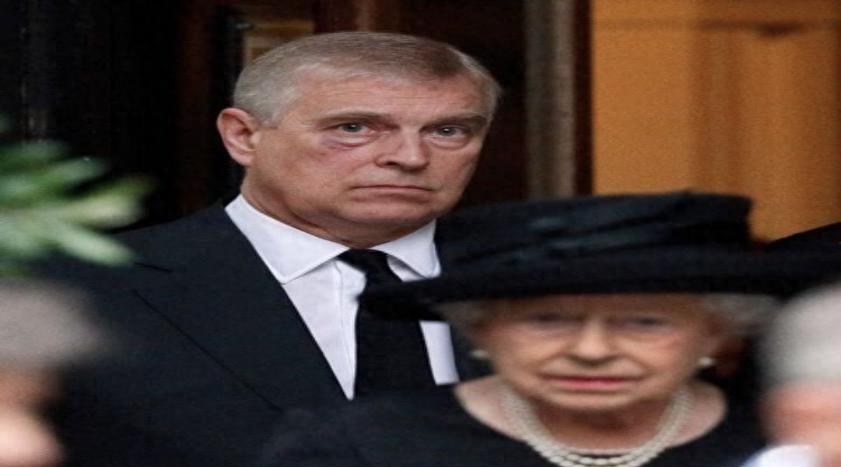 1992年,英国王室曝出丑闻:37岁富商吮吸着33岁王妃的脚趾