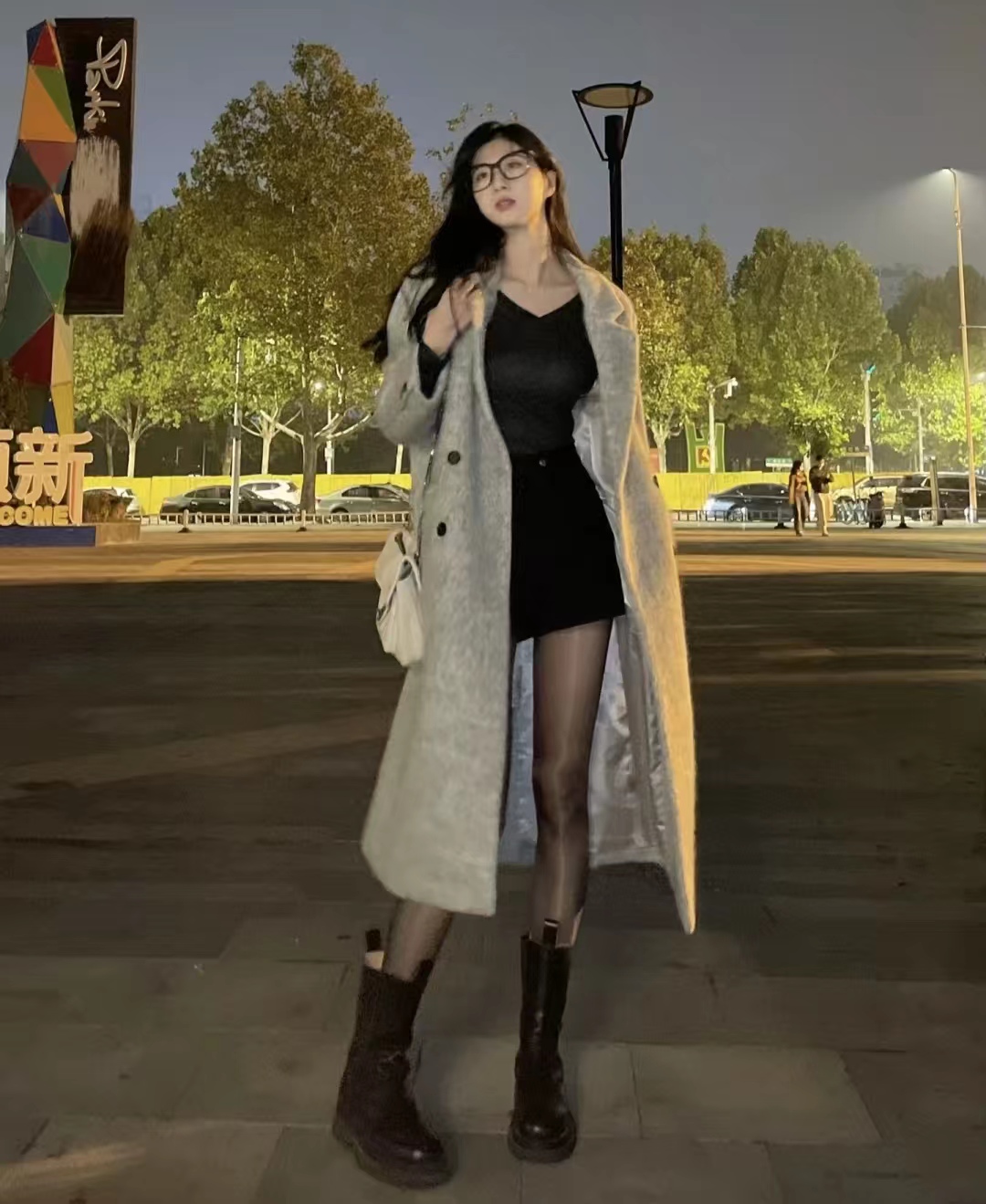 中款深灰色大衣怎么搭配好看,maxmaralabbro灰色大衣