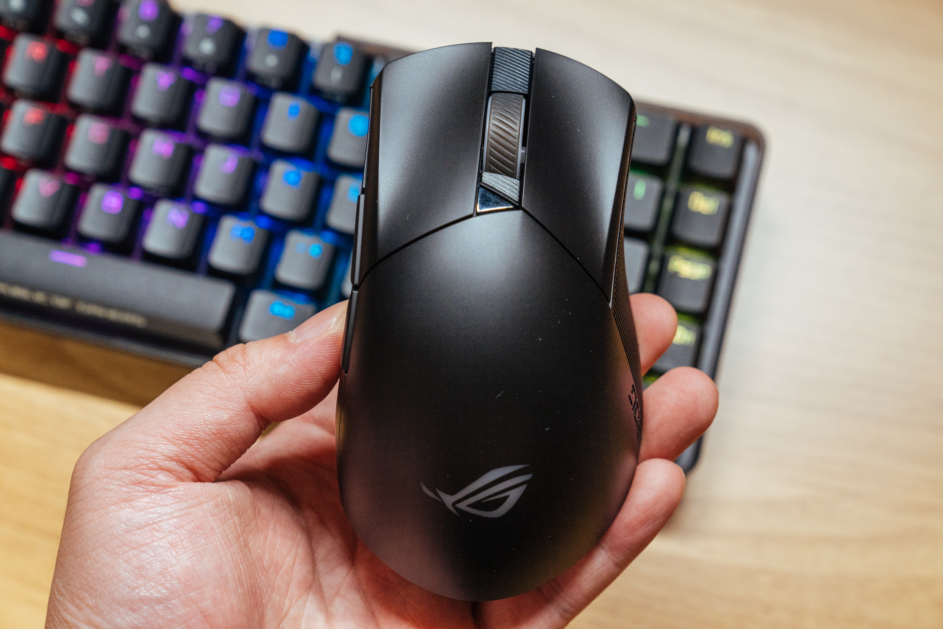 自己办公桌面布置,最简单的办公室桌面布置图