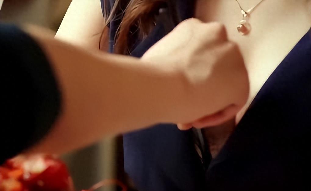 手撕*袜丝**,筷子夹胸,这些辣眼睛的镜头,实在是让人忍无可忍