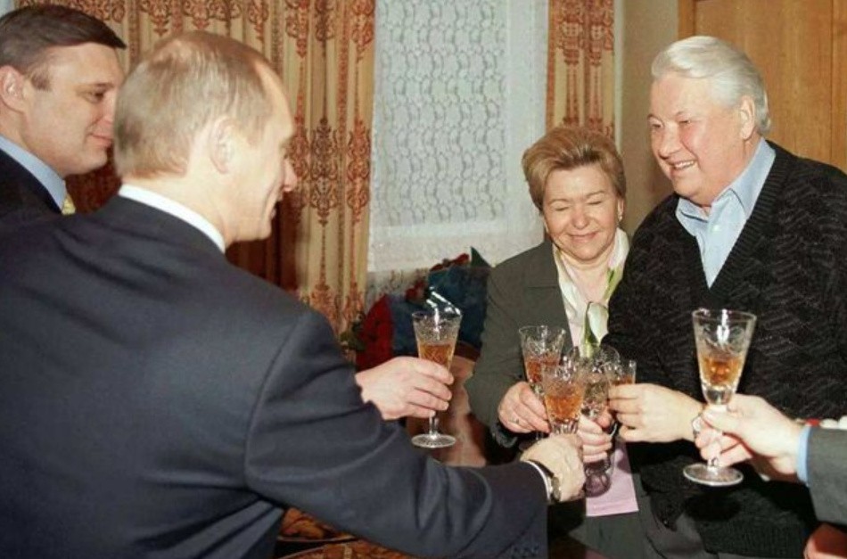 俄新书爆料：瞒着希拉里，叶利钦曾安排克林顿在克宫洗手间喝酒