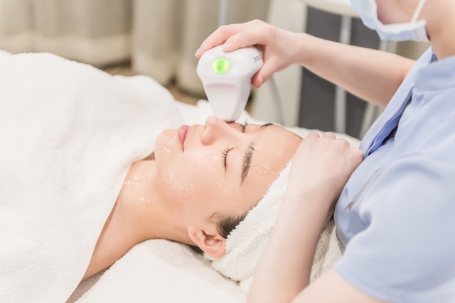 空姐注射玻尿酸出血进医院,空姐注射玻尿酸太阳穴栓塞