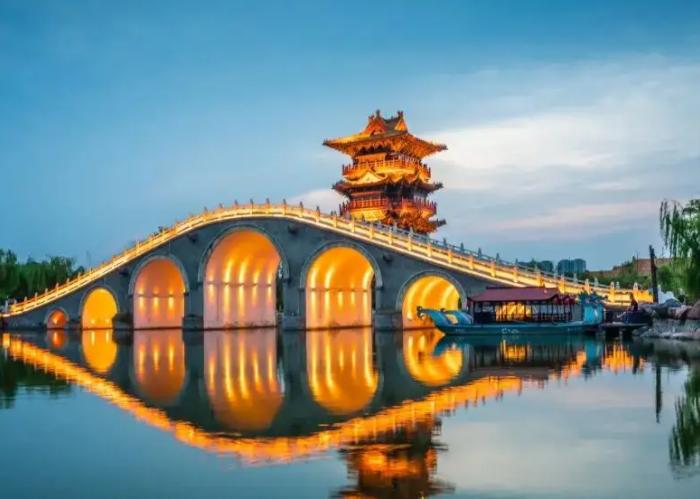 开封当地人经常去吃的小吃及位置,开封美食小吃油炸烧饼夹菜