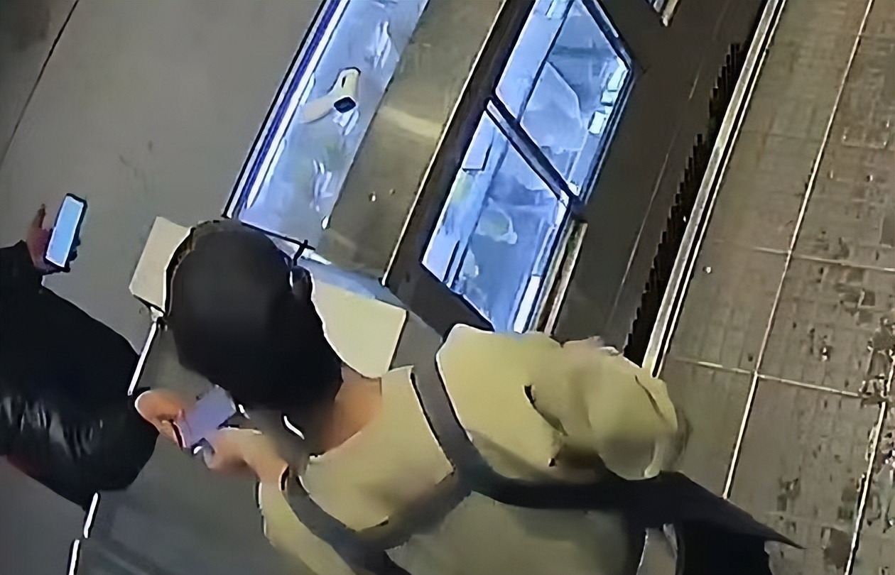 利用外卖“补单”漏洞喜茶门店经理“伙同”外卖骑手套取13万运费