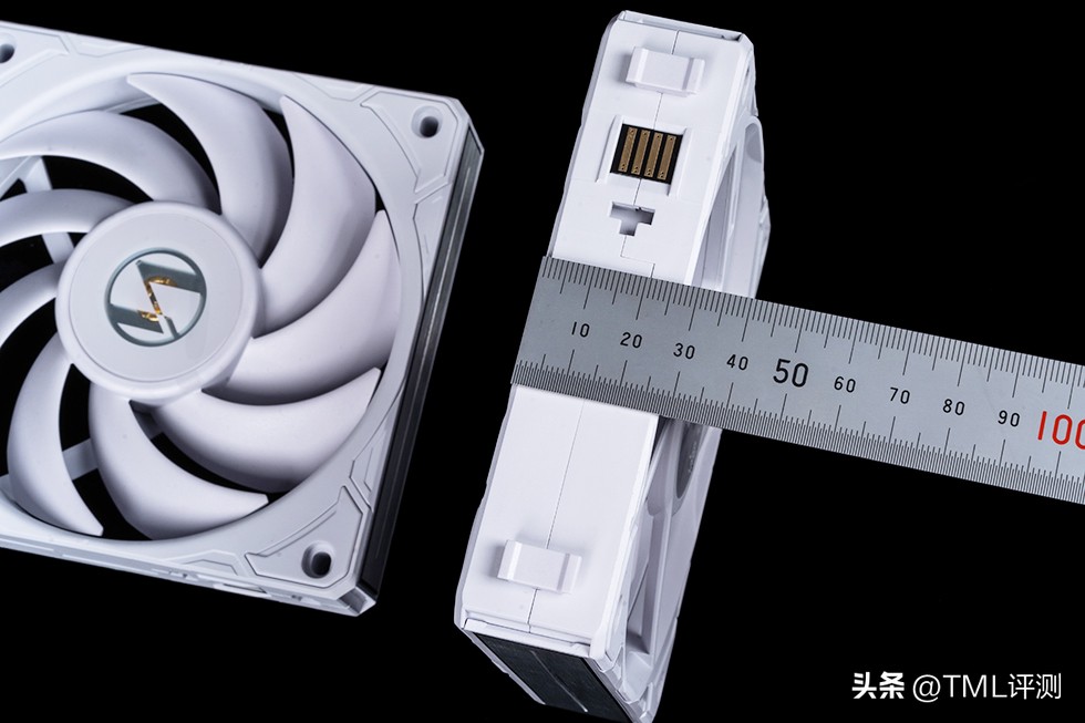 联力新款P28性能风扇,联力v2风扇