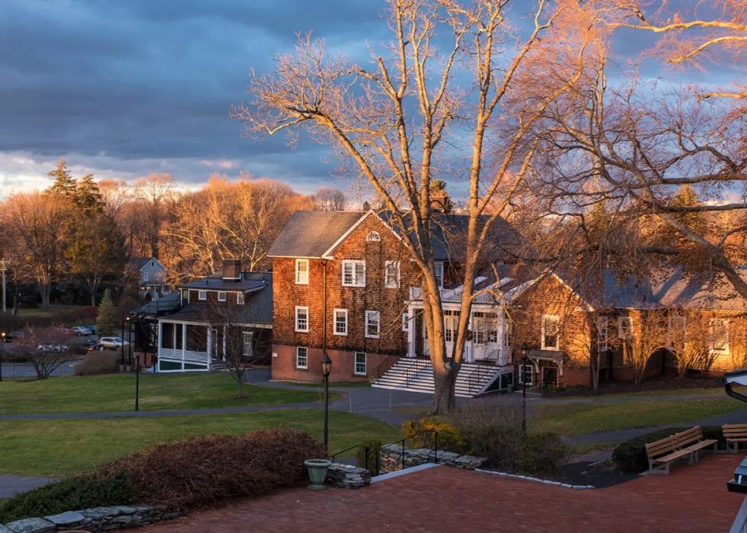 李湘女儿读幼儿园学费多少,李湘女儿去英国读初中了吗