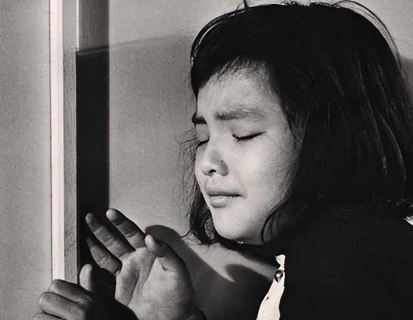 被注射抑生长剂，与女粉丝裸聊，这4位童星，真的被父母害惨了