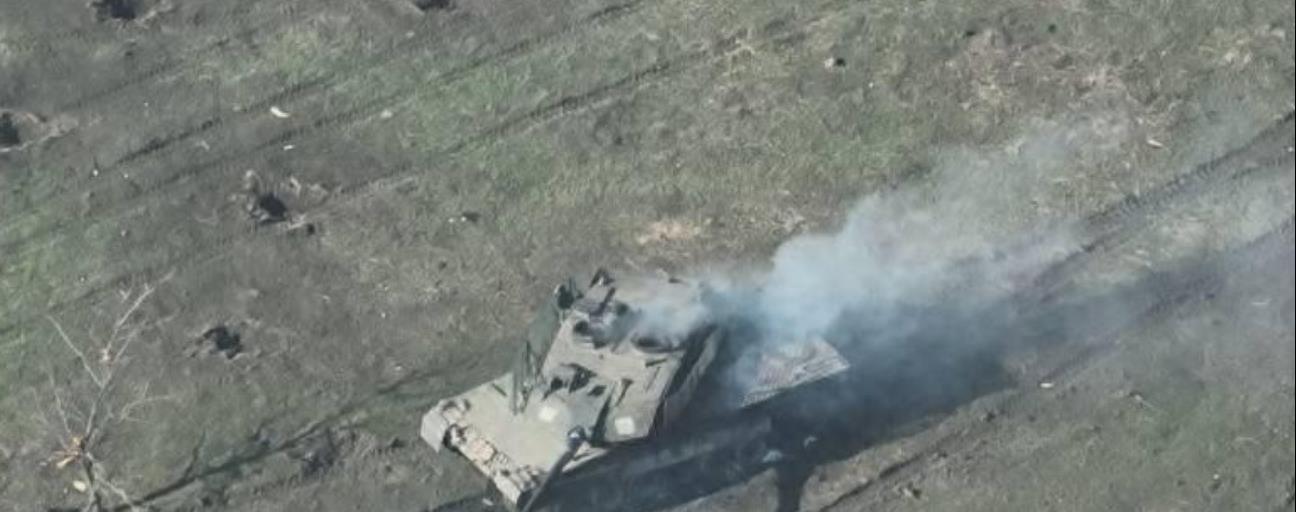 战地掠夺:俄军席卷四辆受损“豹2”坦克!乌军束手无策!