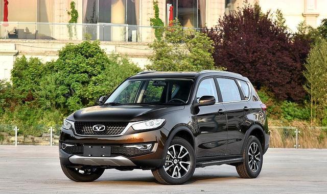 五粮液成功造出24亿汽车，售价5.89万，看着车标，网友笑：真省事