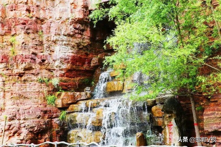 人间仙境七步沟,雨后天边云雾缭绕宛如人间仙境