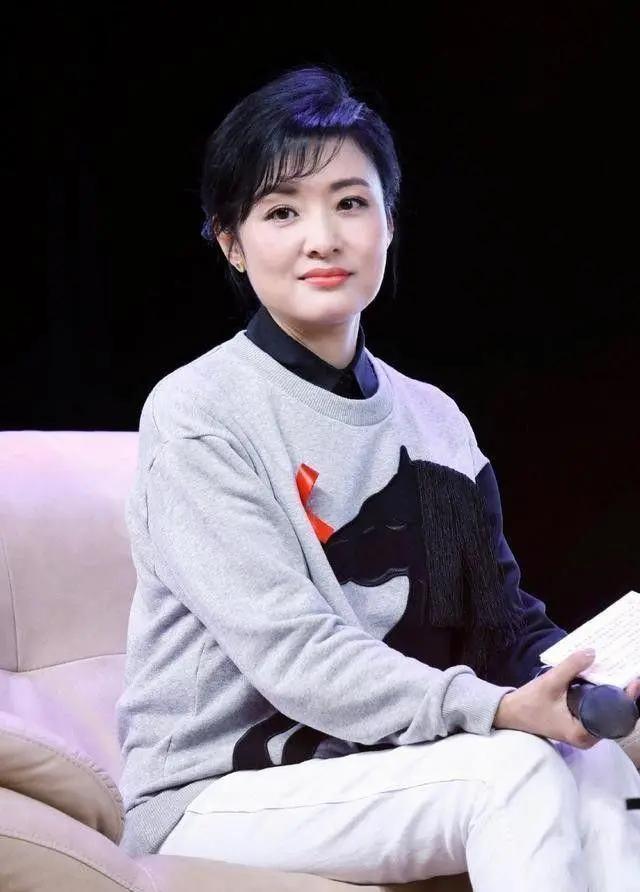 主持人周涛：与姚科离婚后，转身再嫁富豪，直言对女儿心中有愧