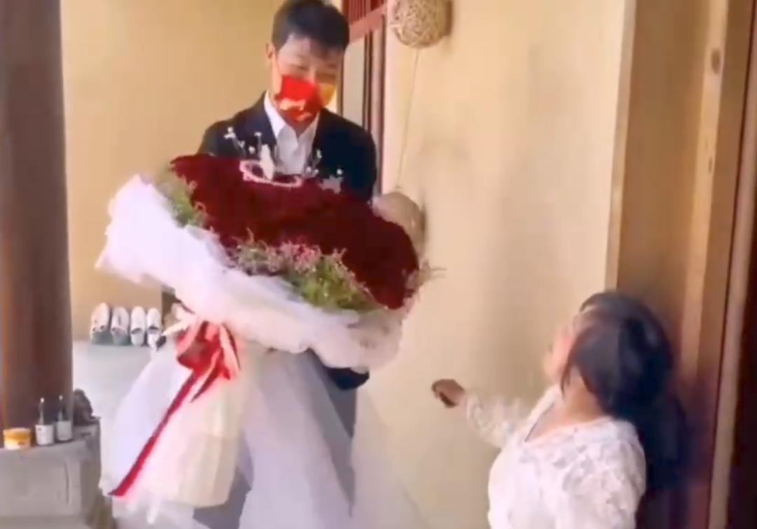 余秀华谈遭男友家暴后续,余秀华遭男友家暴视频