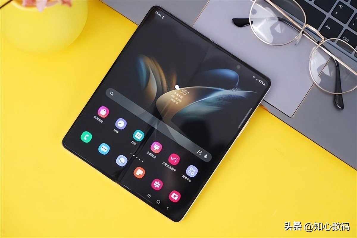 三星galaxyzfold4屏幕容易坏么,三星galaxyzfold4耐用吗