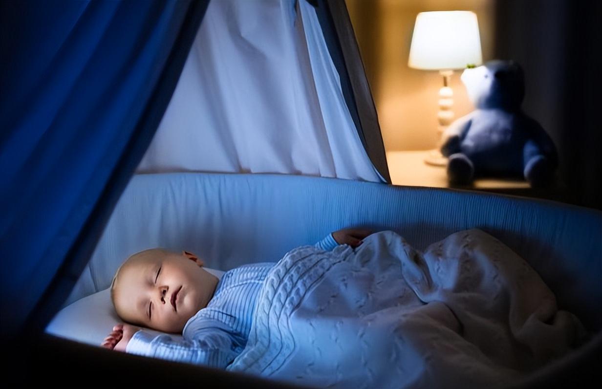 宝宝晚上不睡怎么快速入眠,宝宝半夜困但不睡怎么办