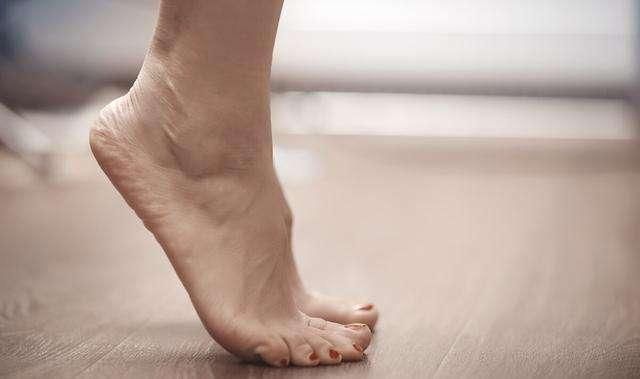 青岛大妈每天坚持踮脚,大妈坚持运动20年