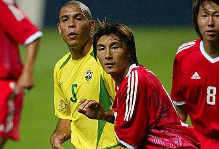 2002年世界杯罗纳尔多过人进球,罗纳尔多夺得了几次世界杯