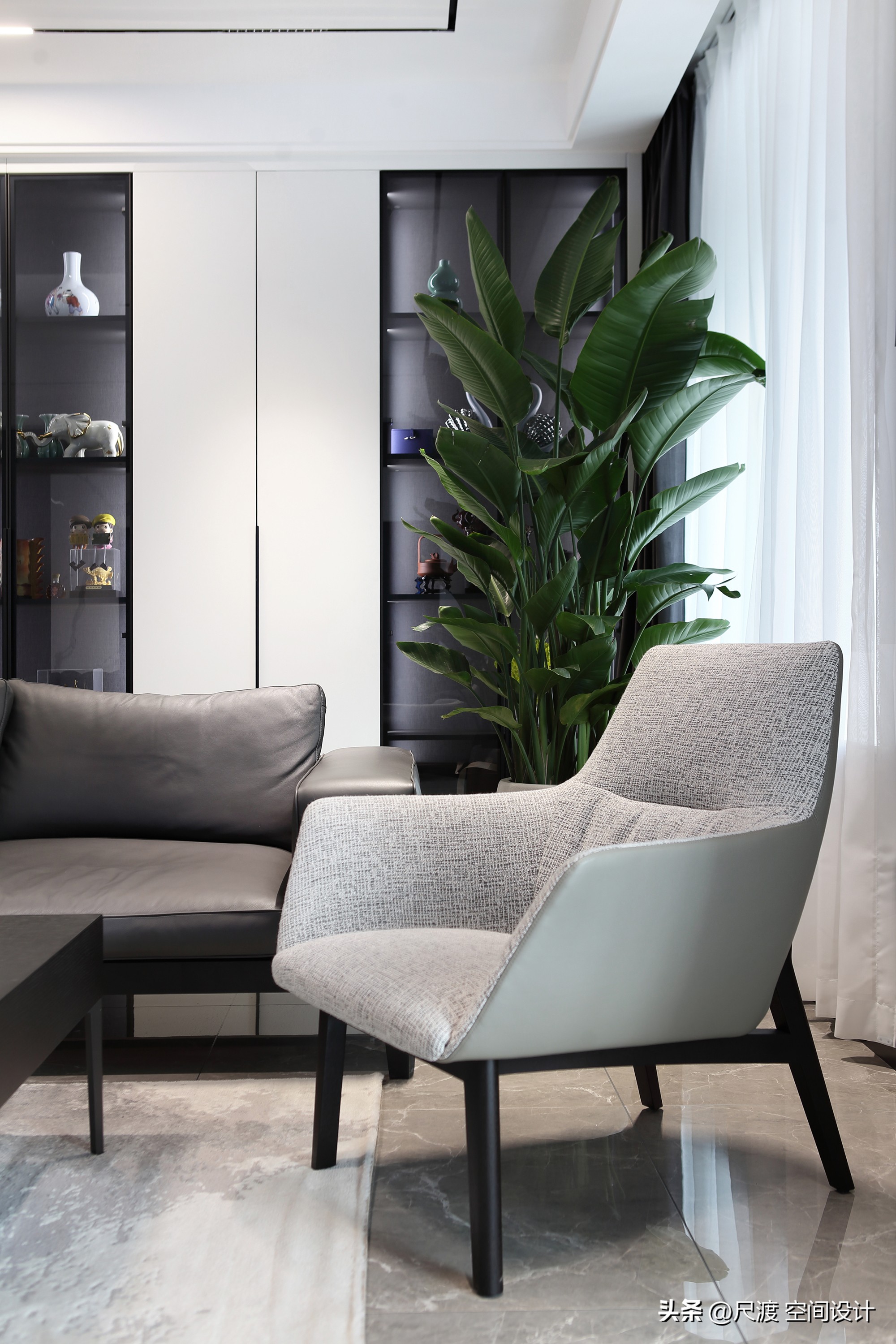 经典的黑白灰风格,高级耐看的极简黑白灰