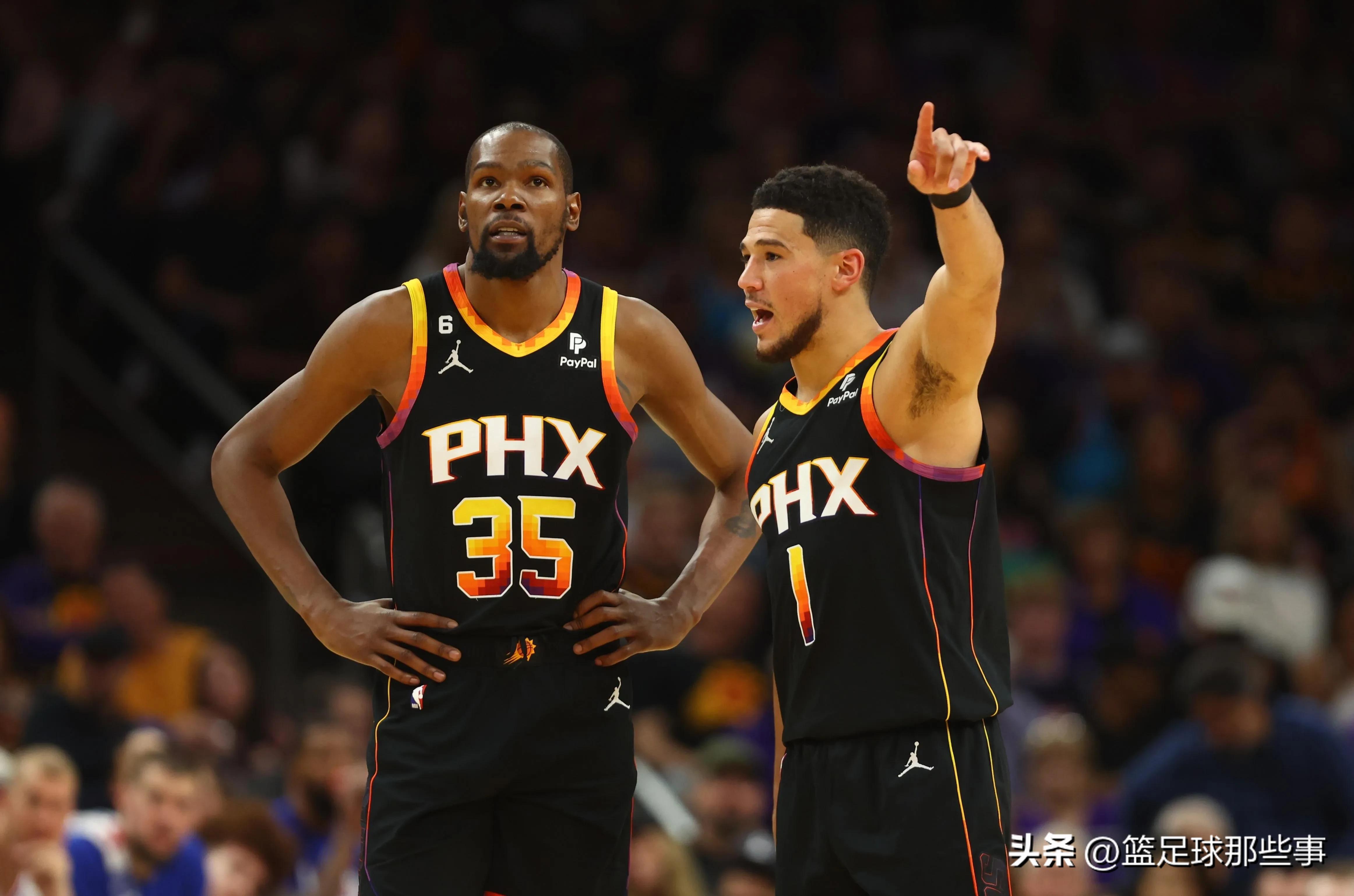 约基奇32分大逆转掘金,约基奇2+1布克