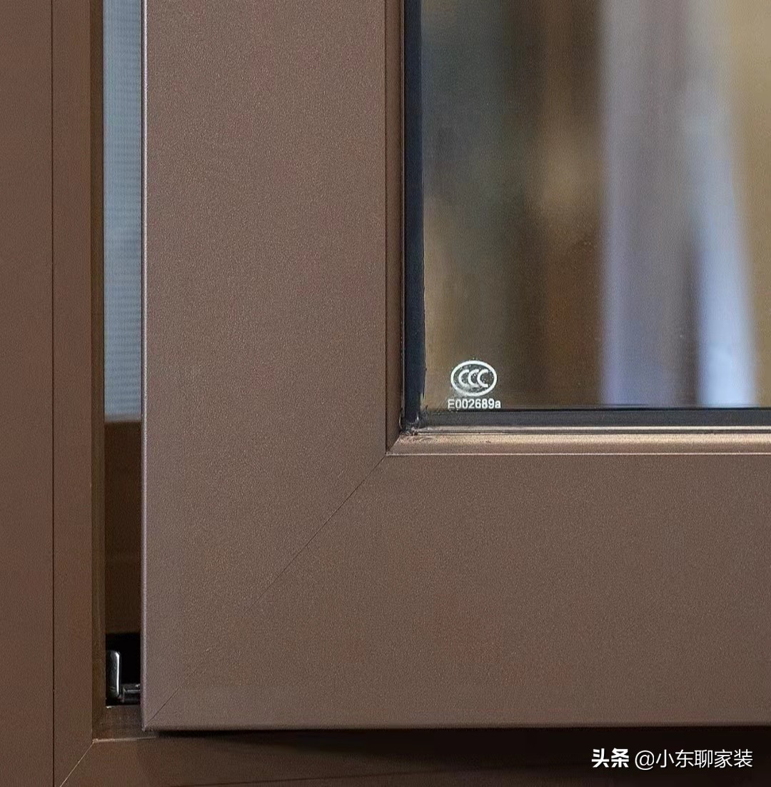 阳台封窗窗户应该怎么选,阳台封窗如何选择双层玻璃