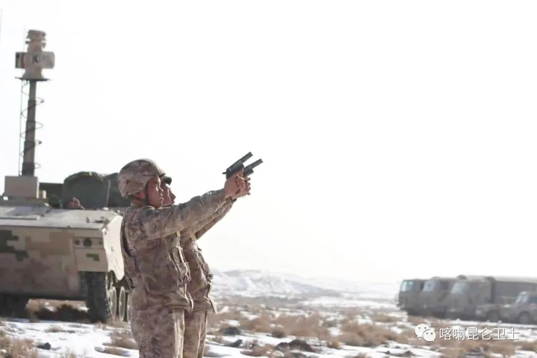 原声感受高原火器实弹射击,新战友的第一次400米障碍