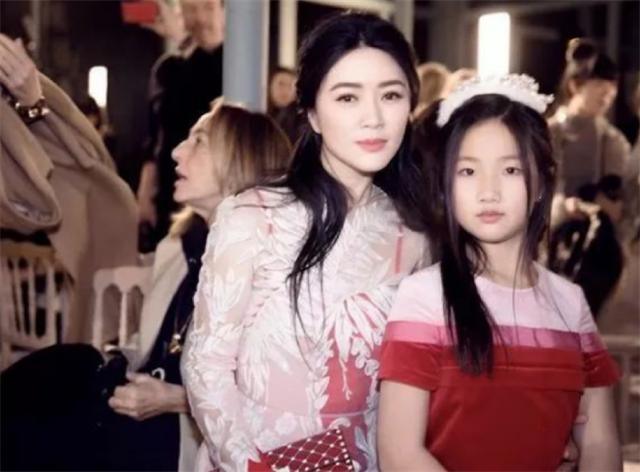 亿万富豪*明徐**：病死狱中8年后，明星妻子田海蓉和女儿过得怎样？