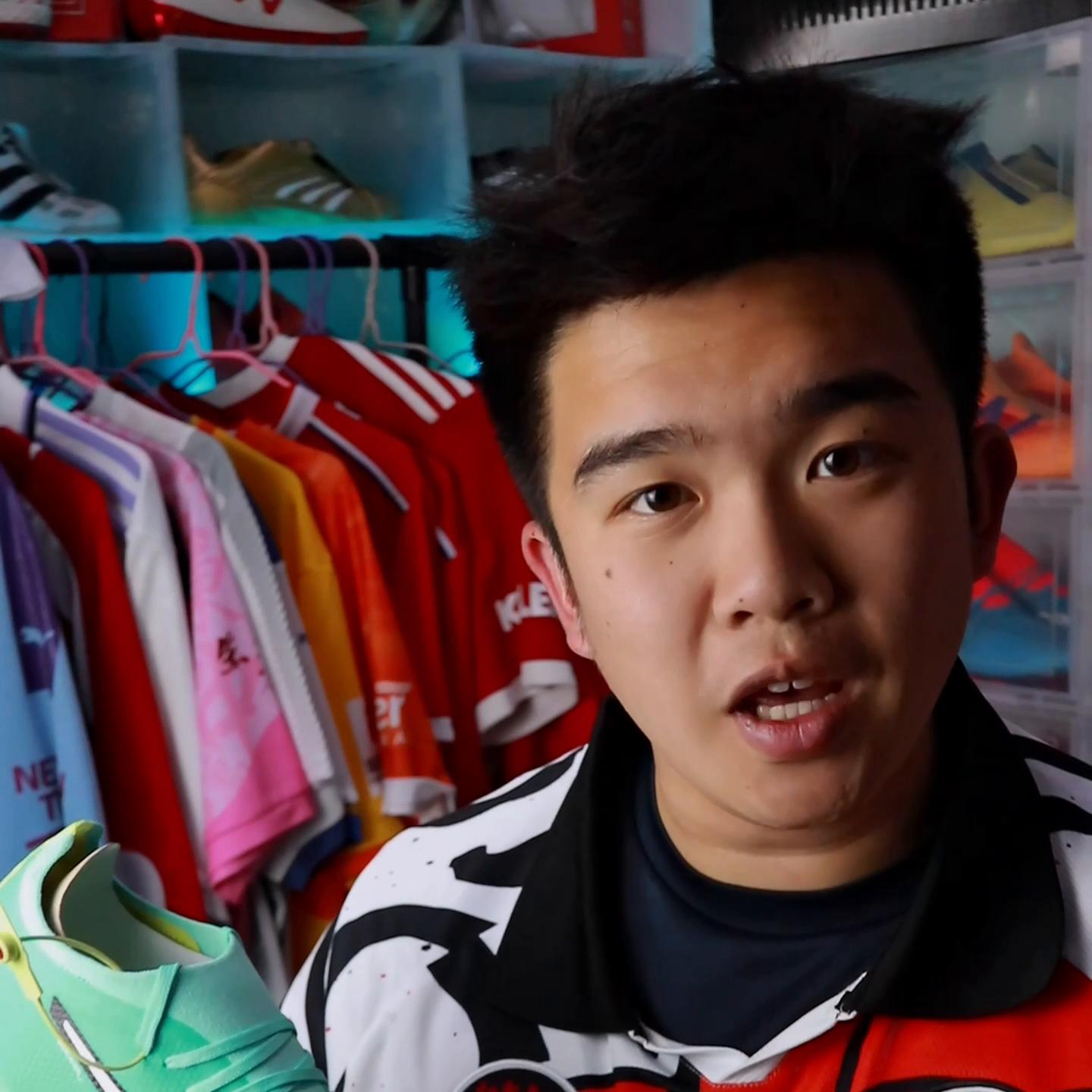 第一批球鞋已经收到了，来看一下都有哪几双吧！里面有你期...