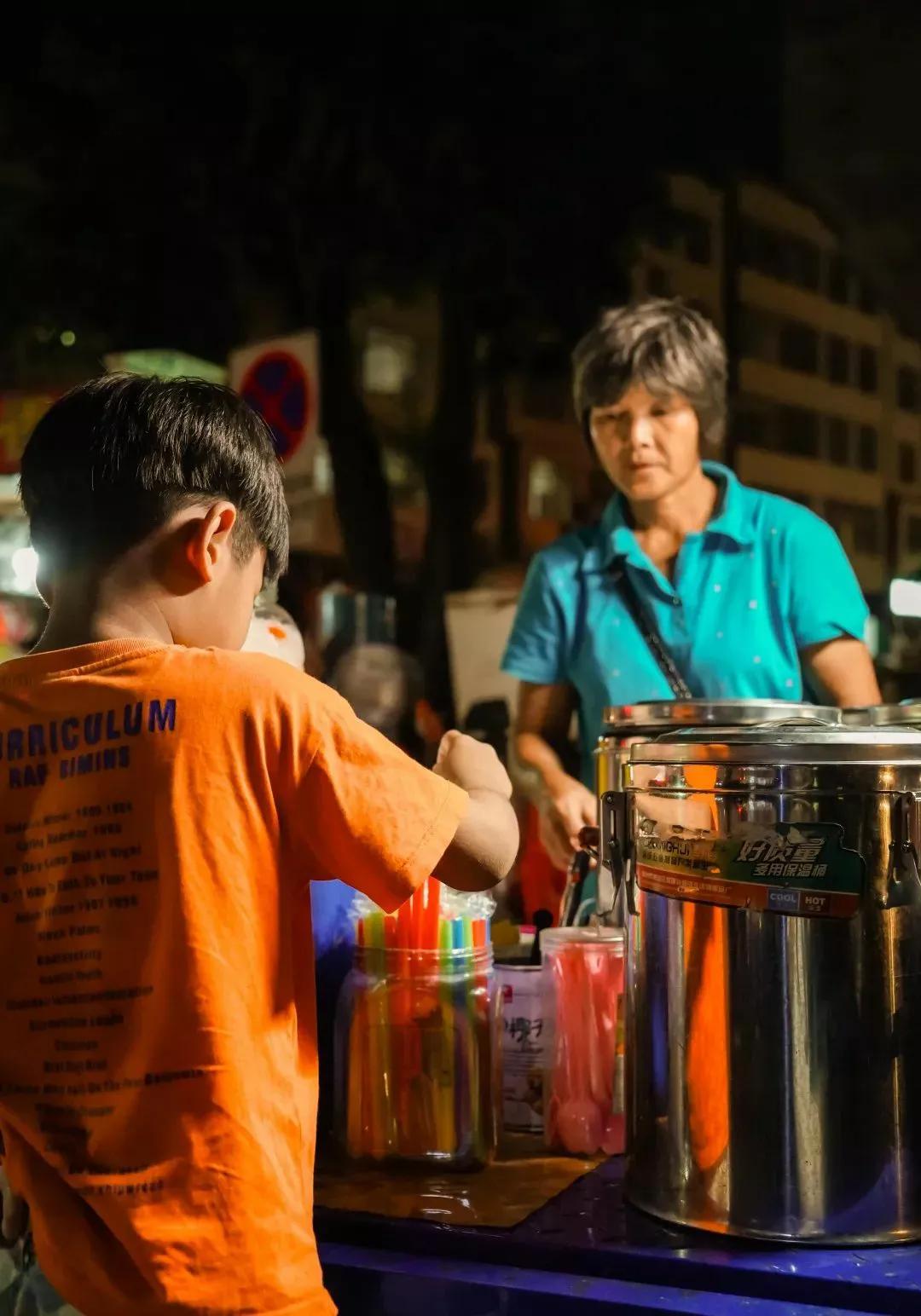 你记忆中的校门外的美食,不同年代学校门口最欢迎的美食
