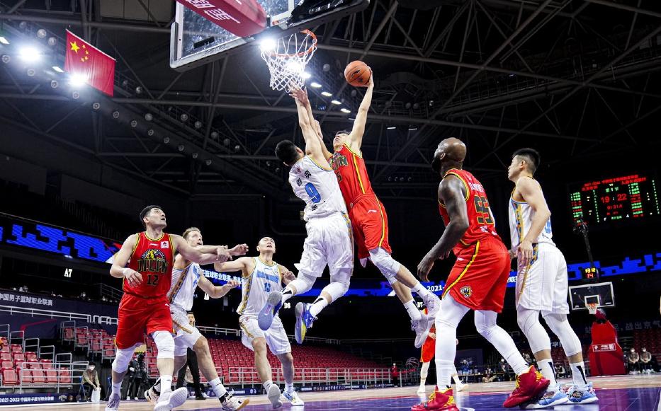 转折时刻！周琦或继续海外征战，北京首钢举重若轻