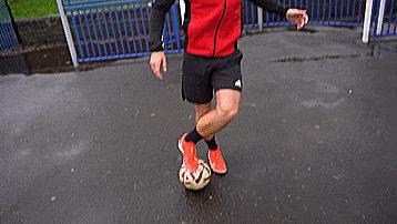 地面花式足球,花式足球技巧之地面舞蹈