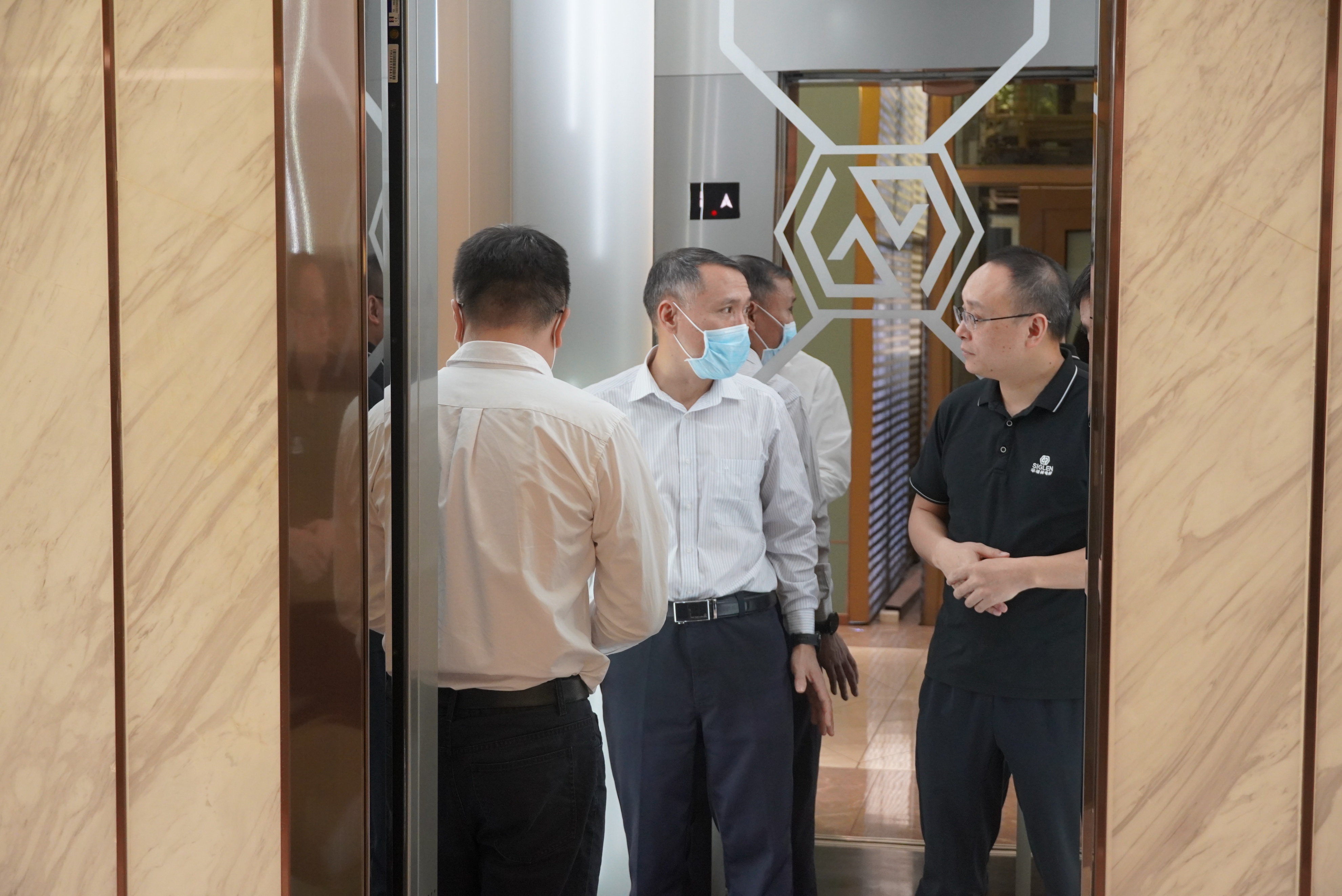 4层电梯别墅报价,4层别墅观光电梯玻璃多少钱