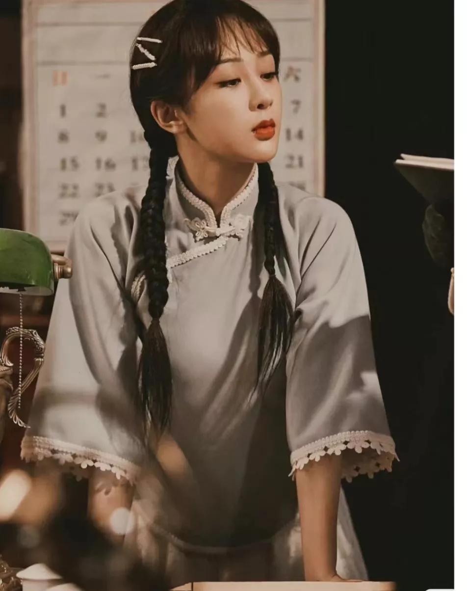 杨紫很民国风的照片动图,淑女风杨紫美图