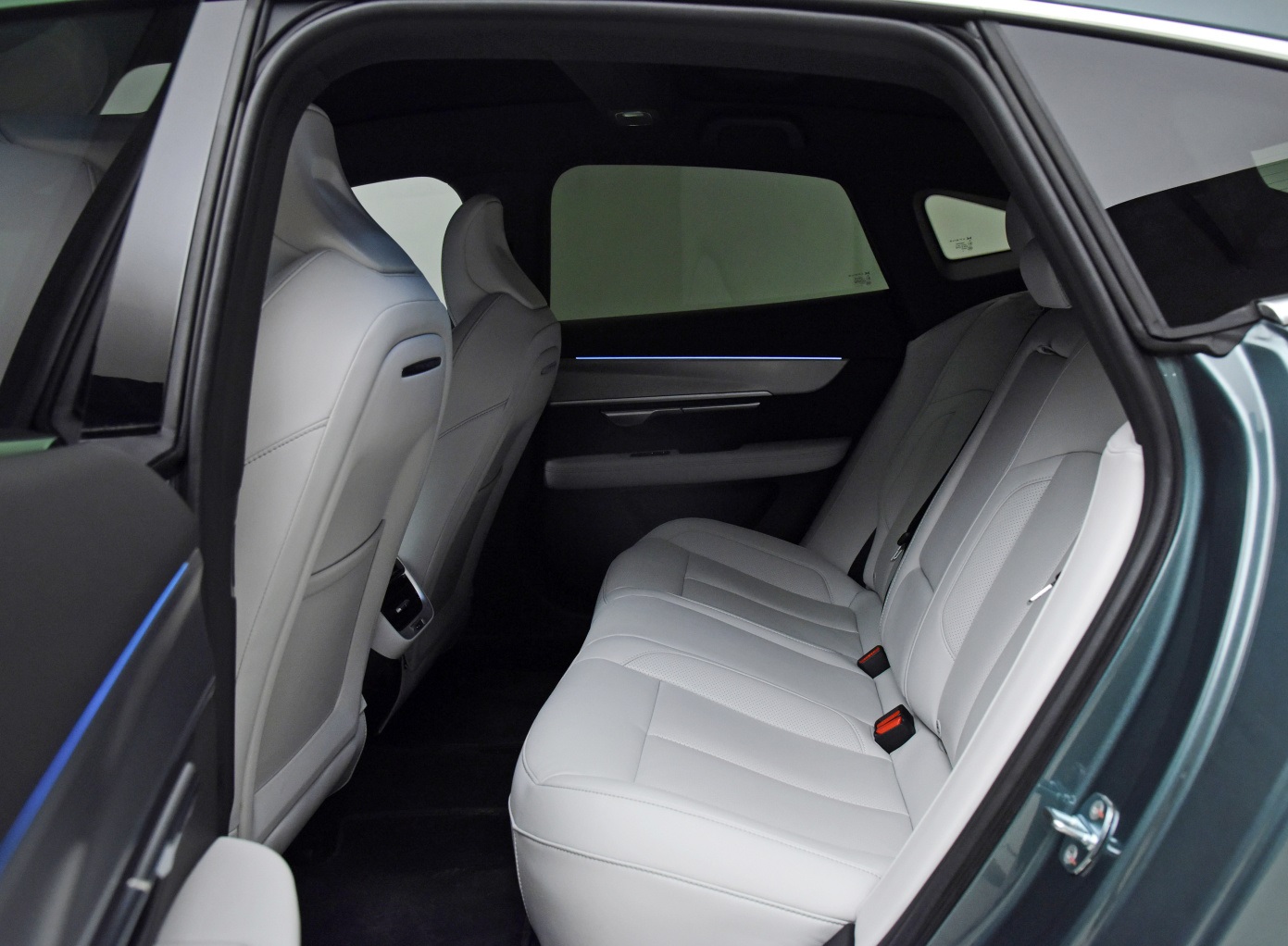 27万买个越野车,22万买p7