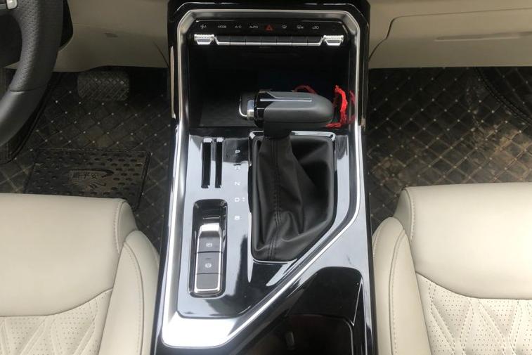 女司机也能开SUV!95后姑娘花12万买星辰,上下班、跑高速都能行