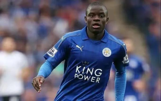 足坛十大贫民窟走出来的巨星,足坛15大贫民窟逆袭的巨星