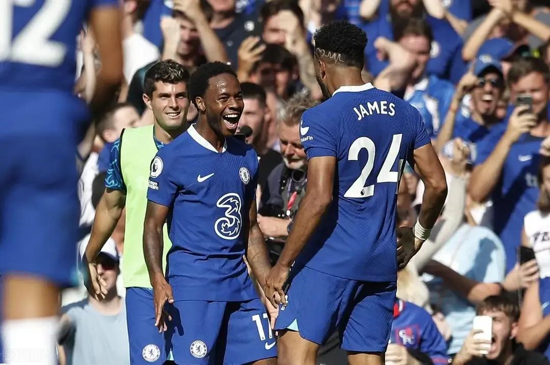 斯特林图片壁纸,斯特林图赫尔跪地