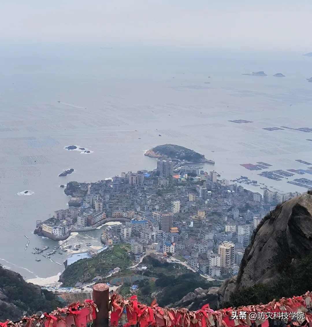 开学的行李箱里都有什么,开学了看看你们的行李箱