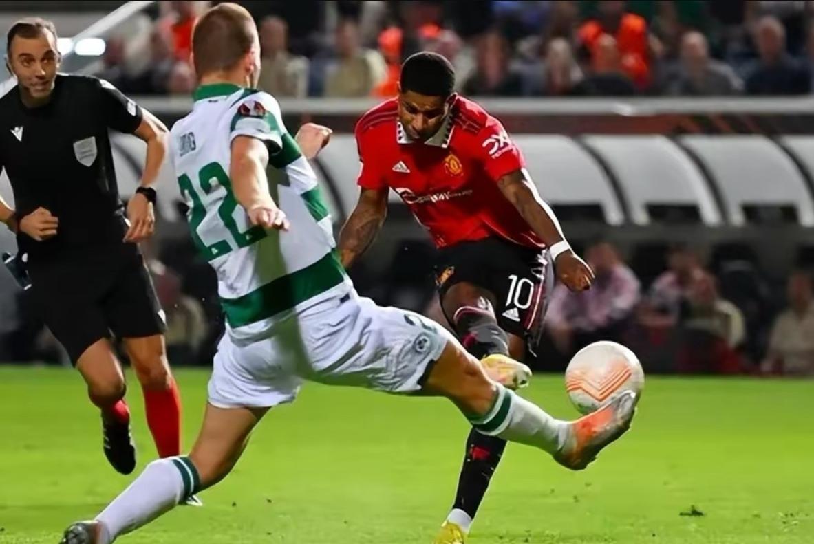 曼联3-1完胜伯恩利c罗传9射建功,曼联3-2逆转奥莫尼亚c罗