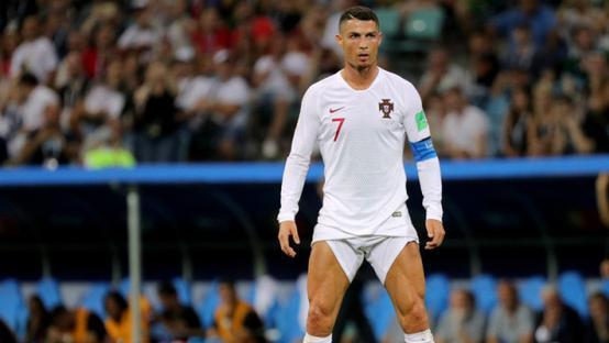 足球运动员大腿肌肉,大腿粗壮足球球员