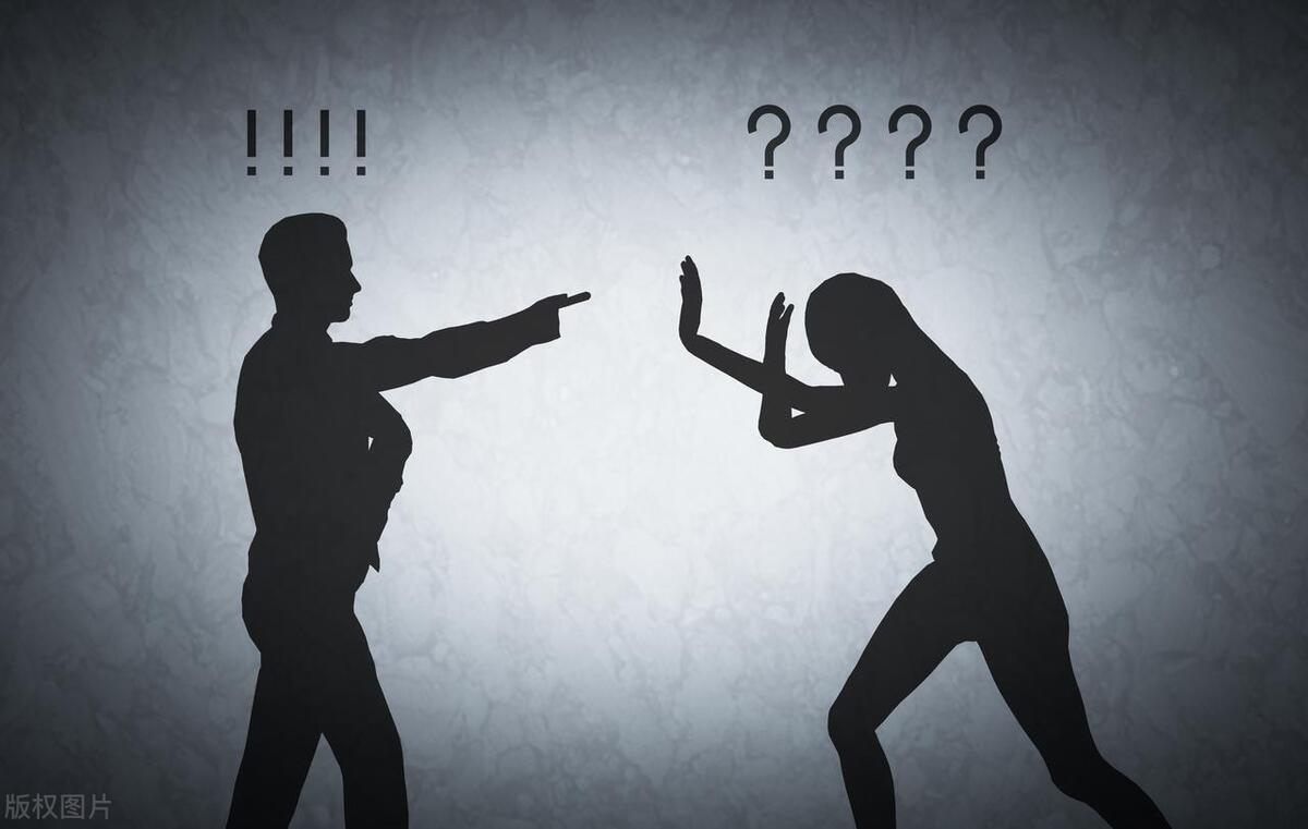 女子深夜加班回来吃榴莲，被丈夫指责乱花钱，女子：我花自己的钱