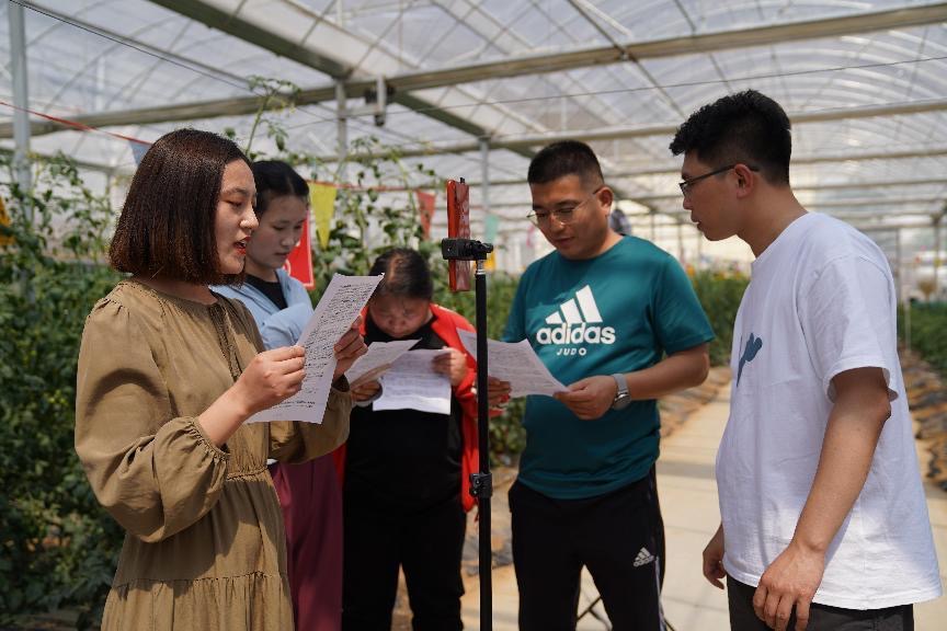 大棚课堂开讲！辛选赴山东济南开展公益直播电商培训