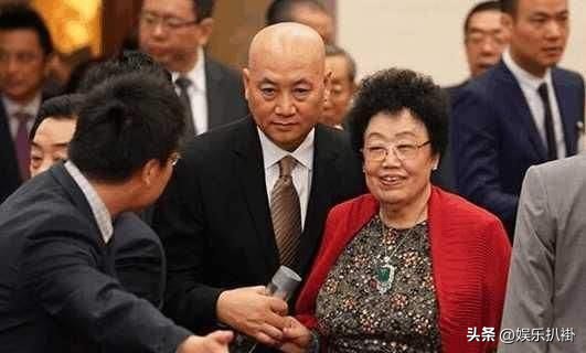 十大男星嫁富婆,娶富婆当老婆的4位男星