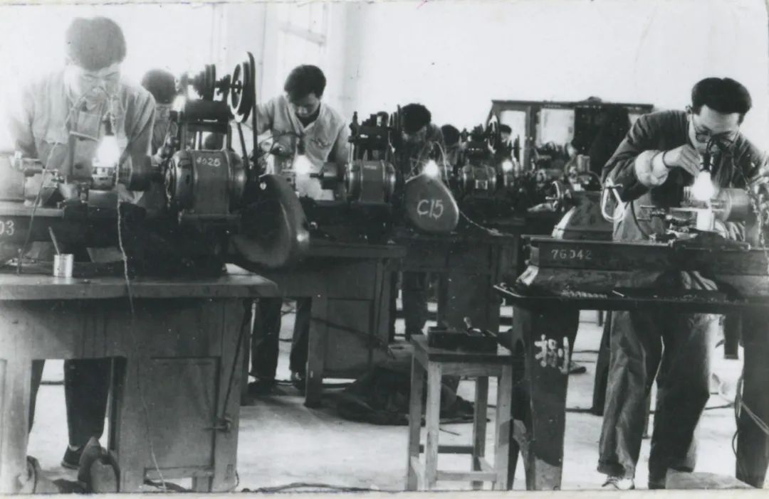 对外通讯代号“815”厂，西电自办的实习工厂，曾参与研制流星余迹通信等科研项目