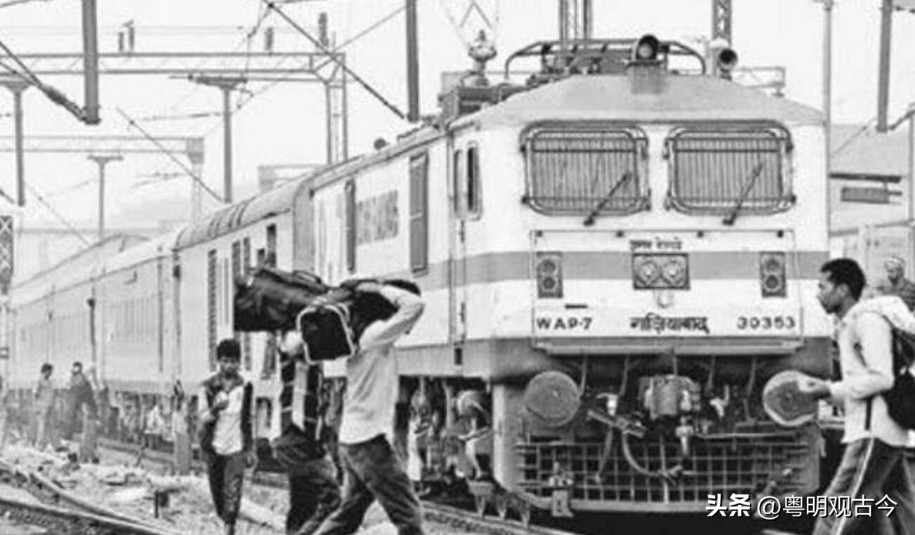 一架飞机花12亿美元，被外国轮着坑，印度是如何成为*火军**韭菜的？