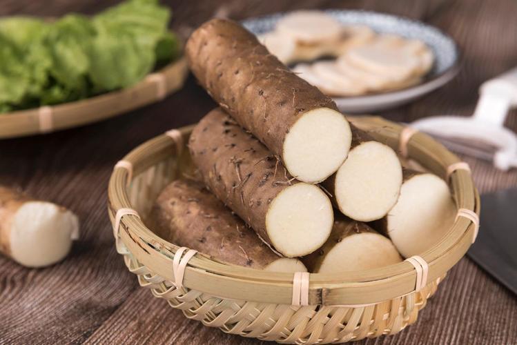 肚子饿吃苹果会伤胃吗为什么呢,每天晚上睡觉前吃苹果会不会伤胃