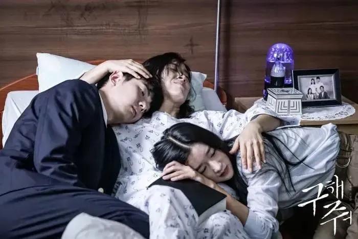 让人绝望的韩国电影,推荐几部敢拍敢想的韩国电影