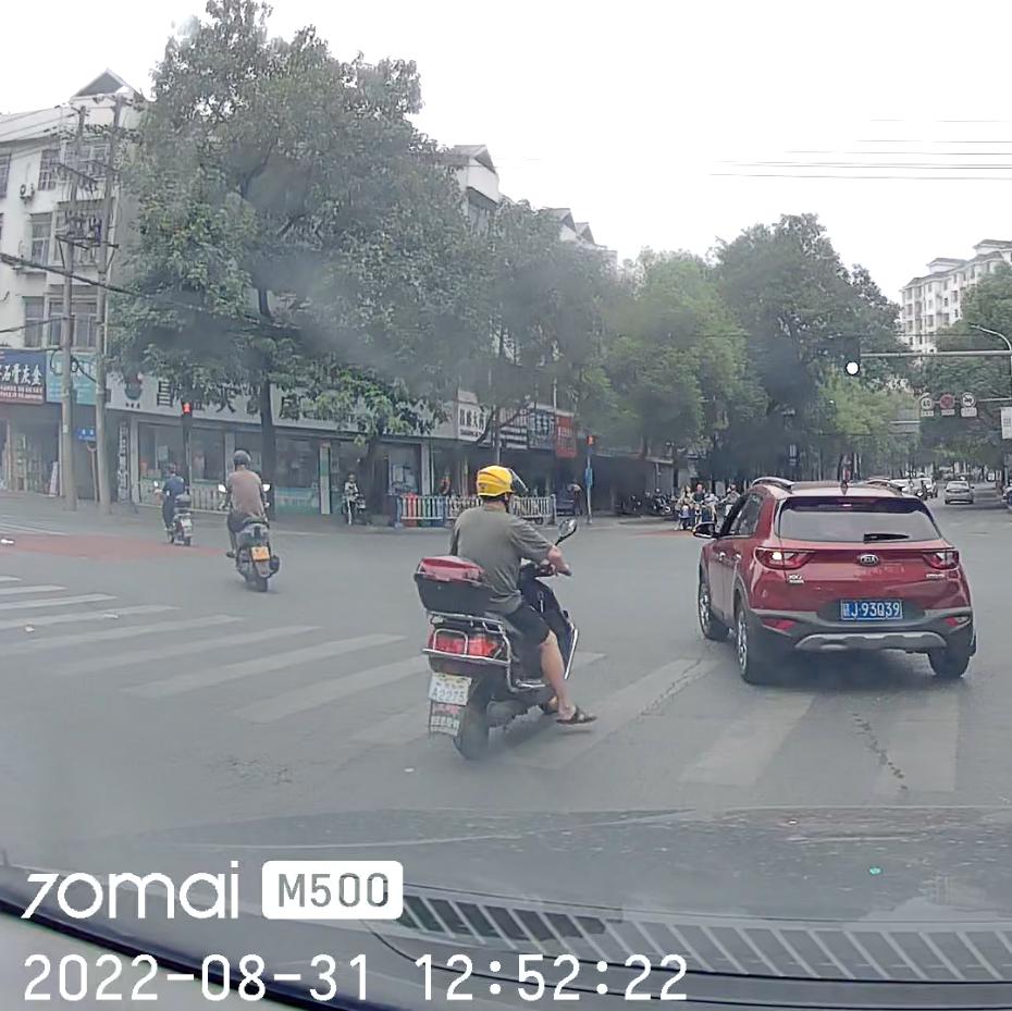 70迈m500和盯盯拍mini3s,70迈行车记录仪a400和盯盯拍mini3