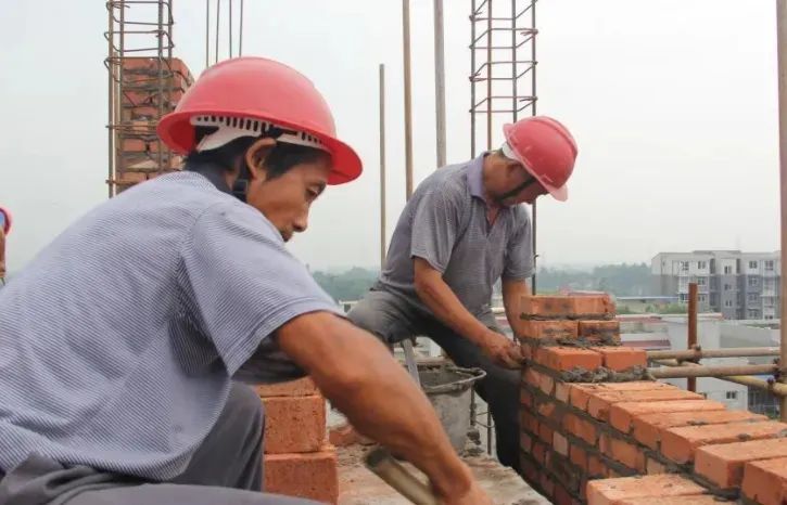 工地点工和包工哪个老板更省钱,点工和包工要对工程质量负责吗