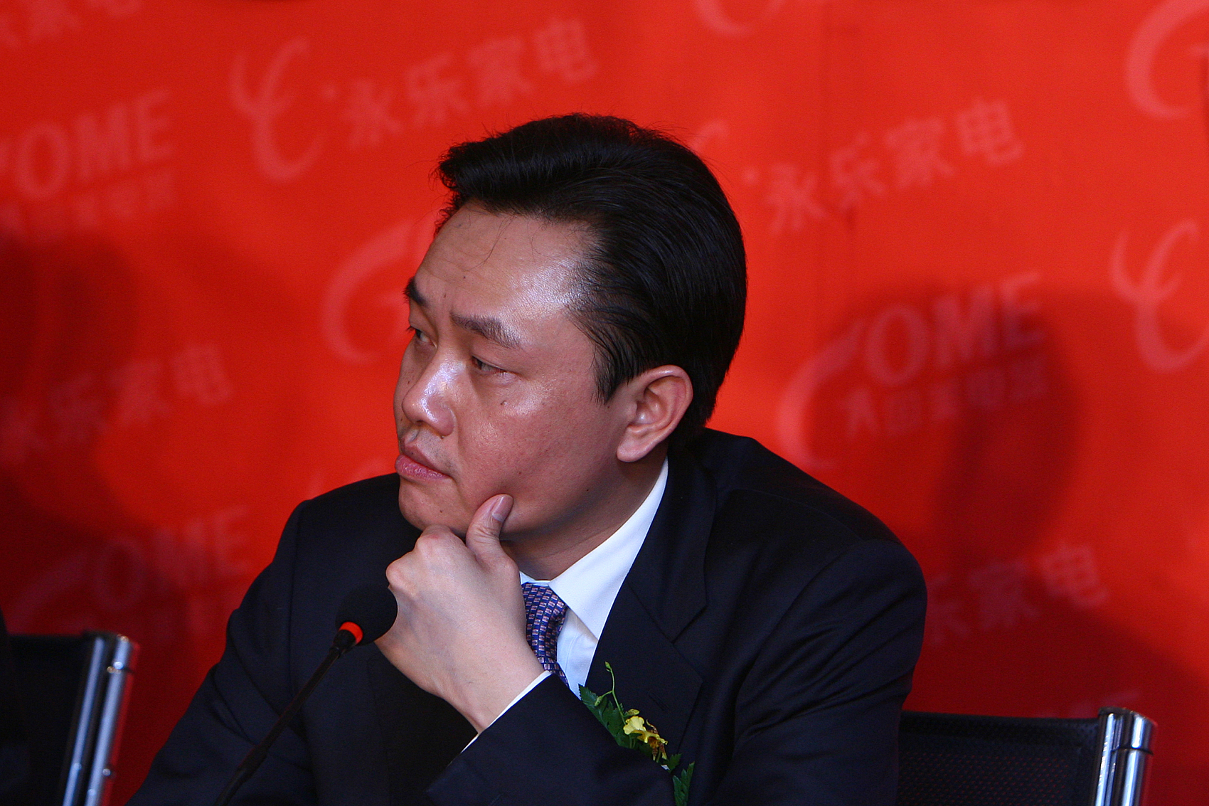 国美股价历史新低！黄光裕没了473亿，员工打人后又现“罗生门”