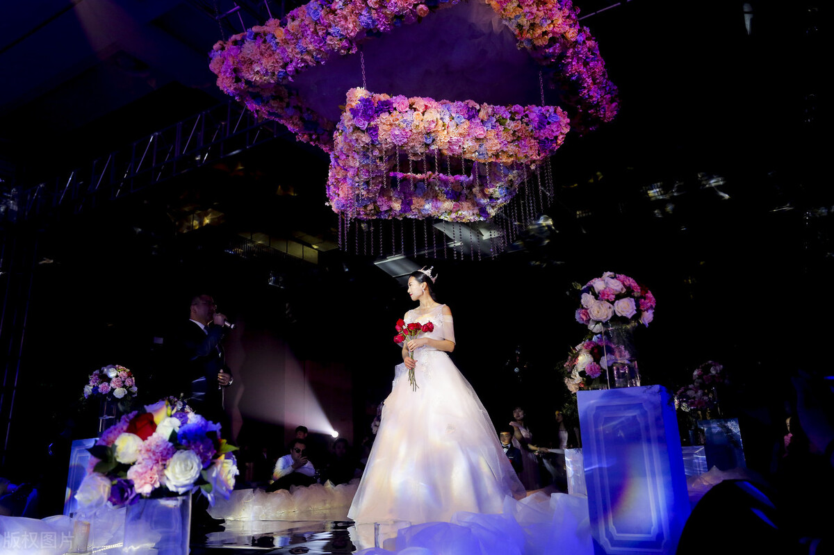 白事金牌司仪翁锦的主持词范文,金牌女司仪婚礼主持词完整版